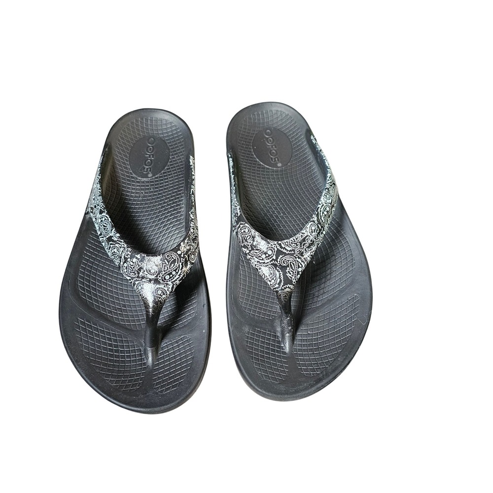 OOFOS OOLala Flip Flop Limited Bandana Paisley Women's Sandals Black  US 8 EU 39